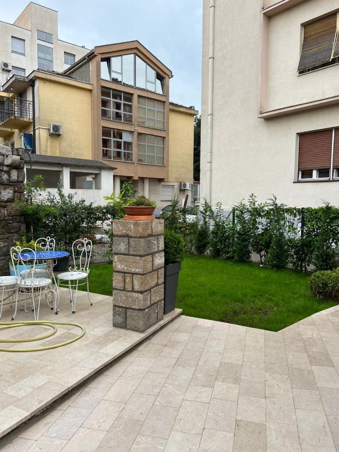 Rose Downtown Appartement Podgorica Buitenkant foto