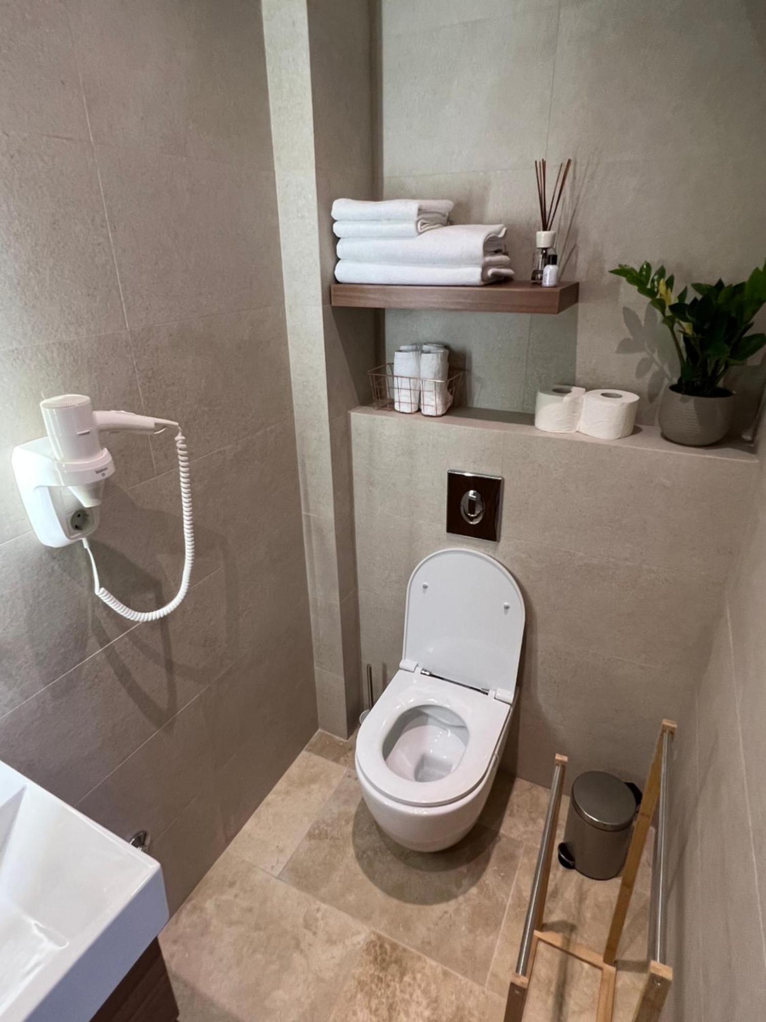 Rose Downtown Appartement Podgorica Buitenkant foto